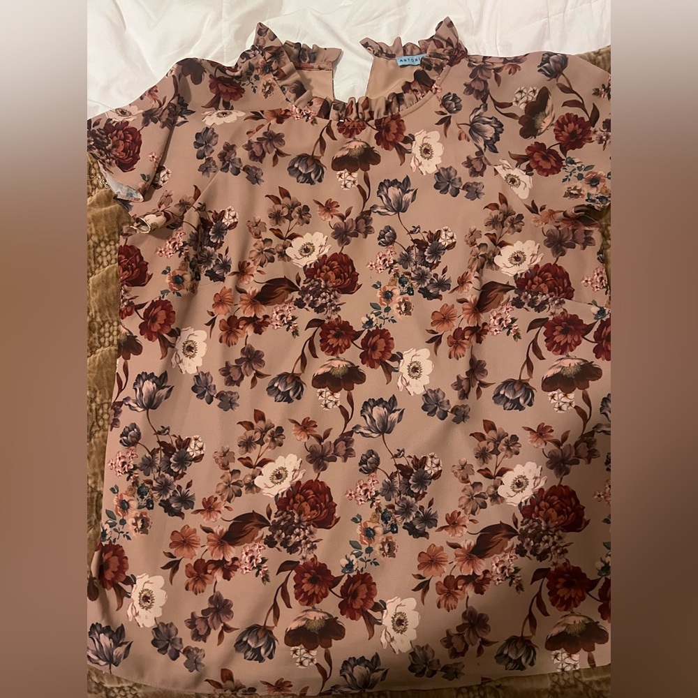 Beautiful Antonio Milani Blouse 🤍
